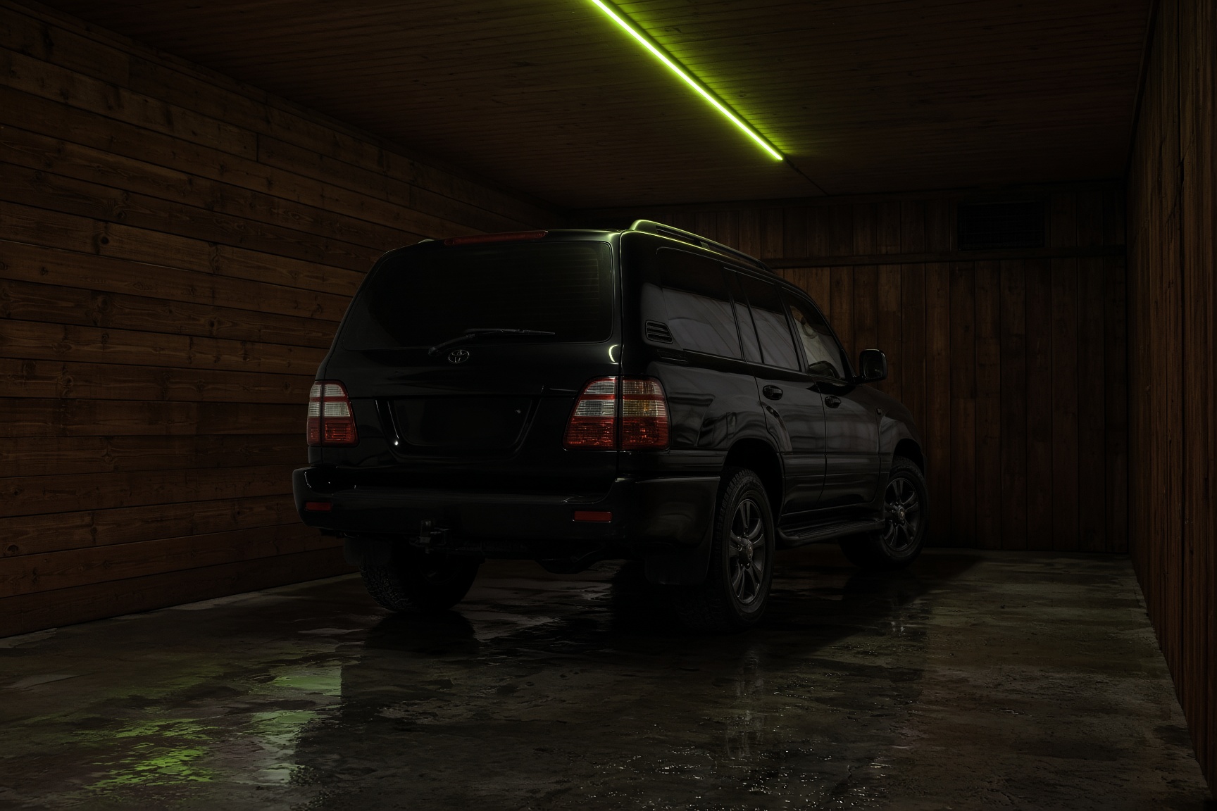 Land Cruiser 100 в деревянном боксе